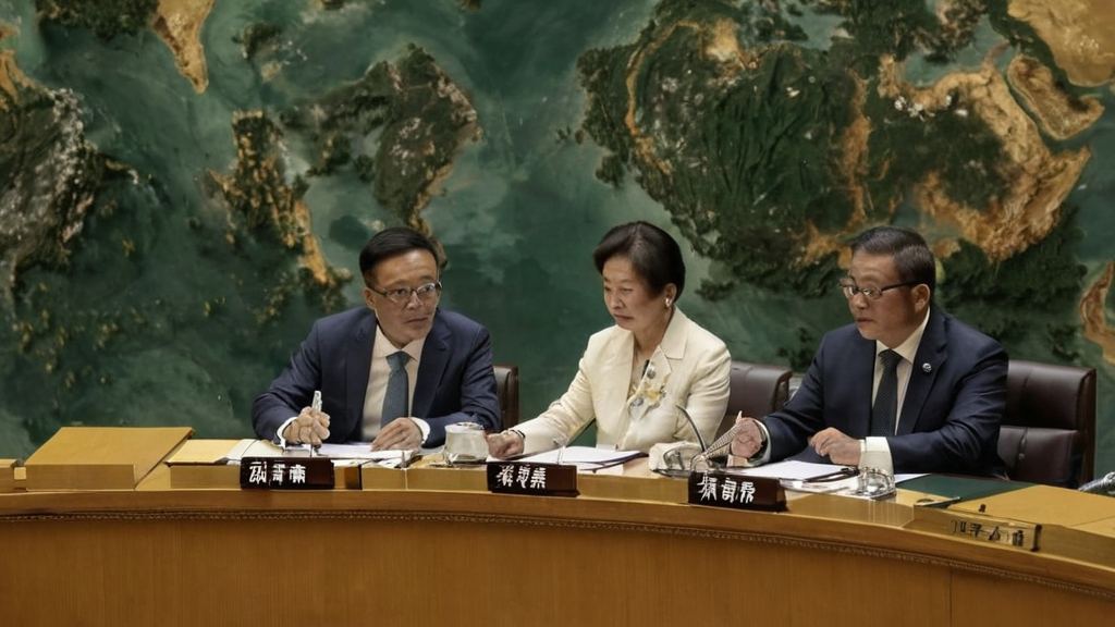景甜凭特殊身份亮相澳门风云宣传现场引发关注