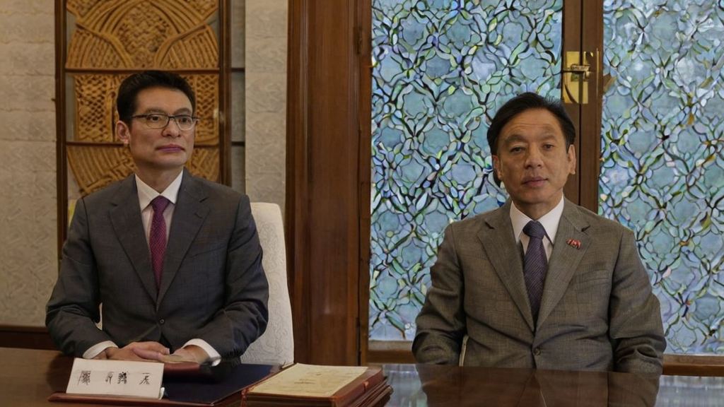 严浩翔关注娱乐圈背后大瓜引发热议瓜界泰斗真相曝光