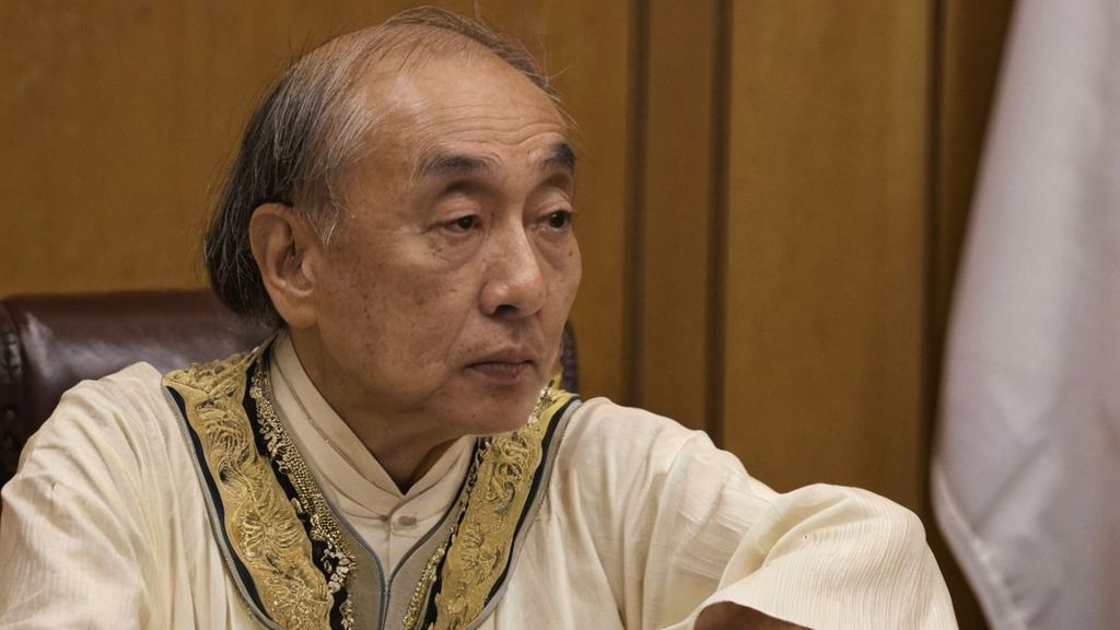 在直播间里大秀厨艺的明星加入明星群引发吃瓜大军关注